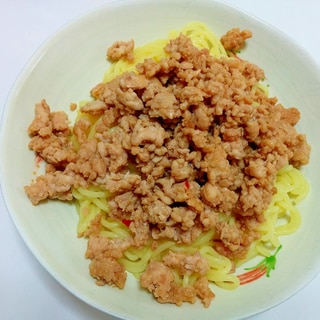 こんにゃく麺で　鶏挽き肉のピリ辛麺